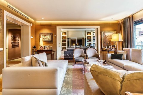 Dzīvoklis pārdošanā Barcelona, Spānijā 5 istabas, 400 m2 Nr. 150492 - attēls 8