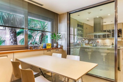 Dzīvoklis pārdošanā Barcelona, Spānijā 5 istabas, 400 m2 Nr. 150492 - attēls 16