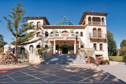 Apartment for sale Alicante, Spain 5 bedrooms, 860 sq.m. No. 111295 - photo 1