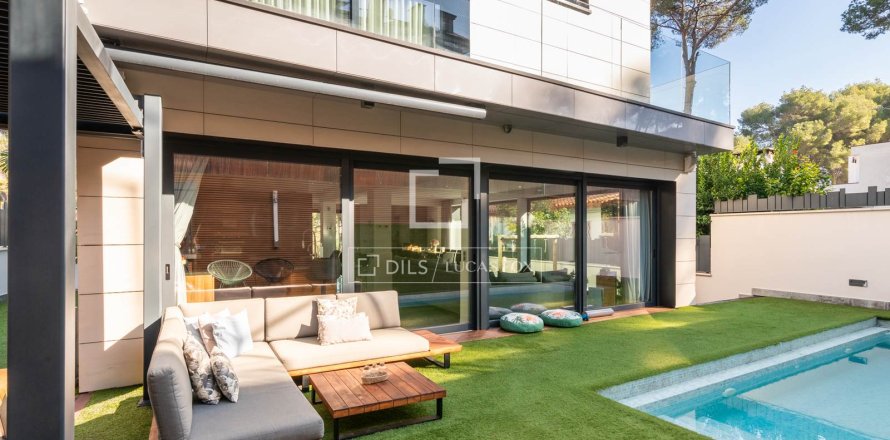 Villa à Castelldefels, Barcelona, Espagne 5 chambres, 362 m2 No. 150879