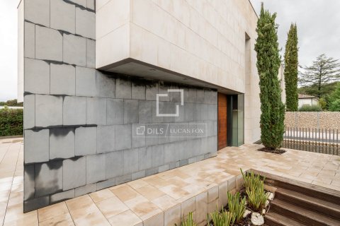 Villa till salu i Matadepera, Barcelona, Spanien 4 sovrum, 376 kvm. Nr. 150874 - foto 2