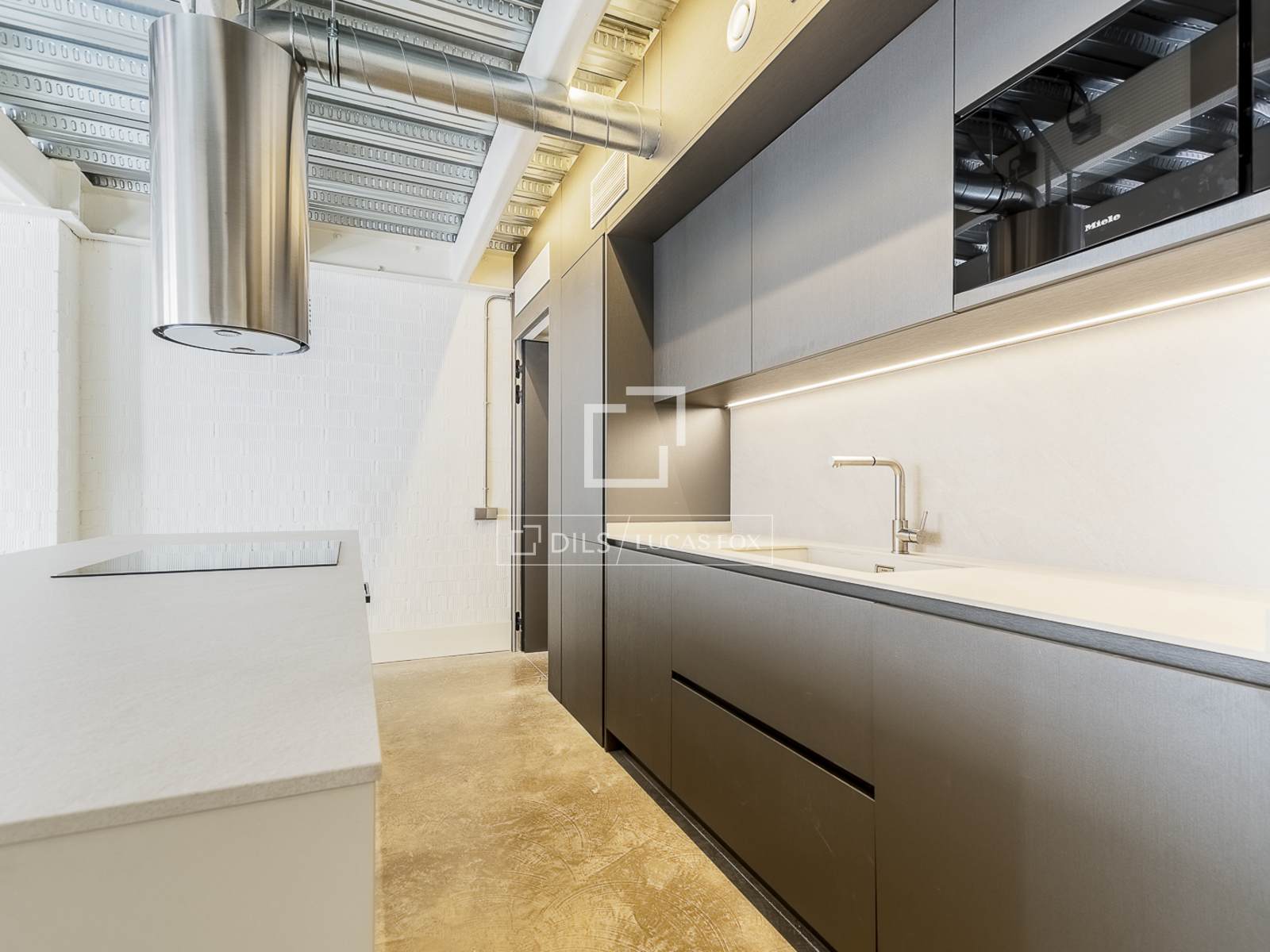 Apartamento en Barcelona, España 2 dormitorios, 188 m2 No. 150880