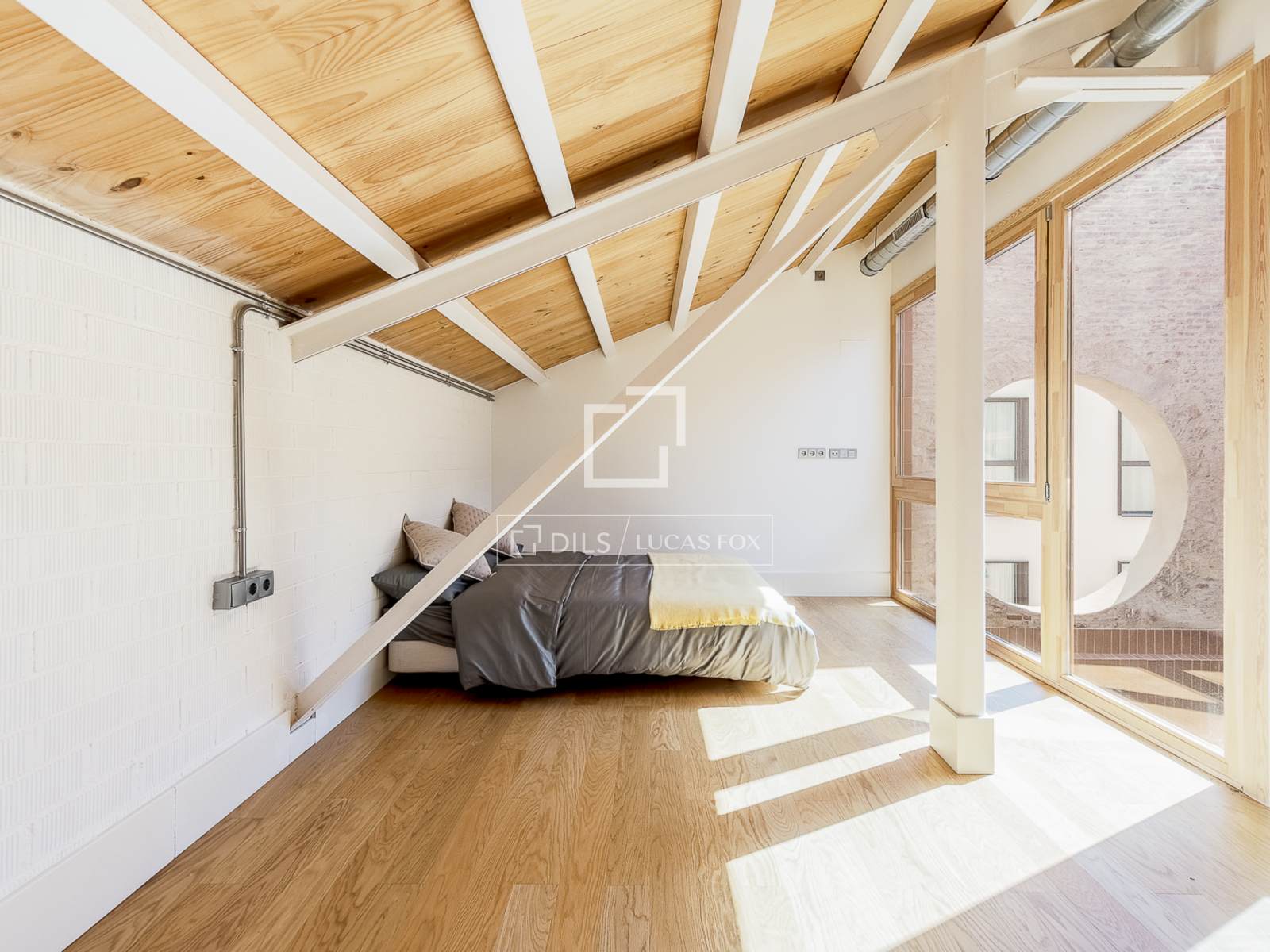 Apartamento en Barcelona, España 2 dormitorios, 188 m2 No. 150880