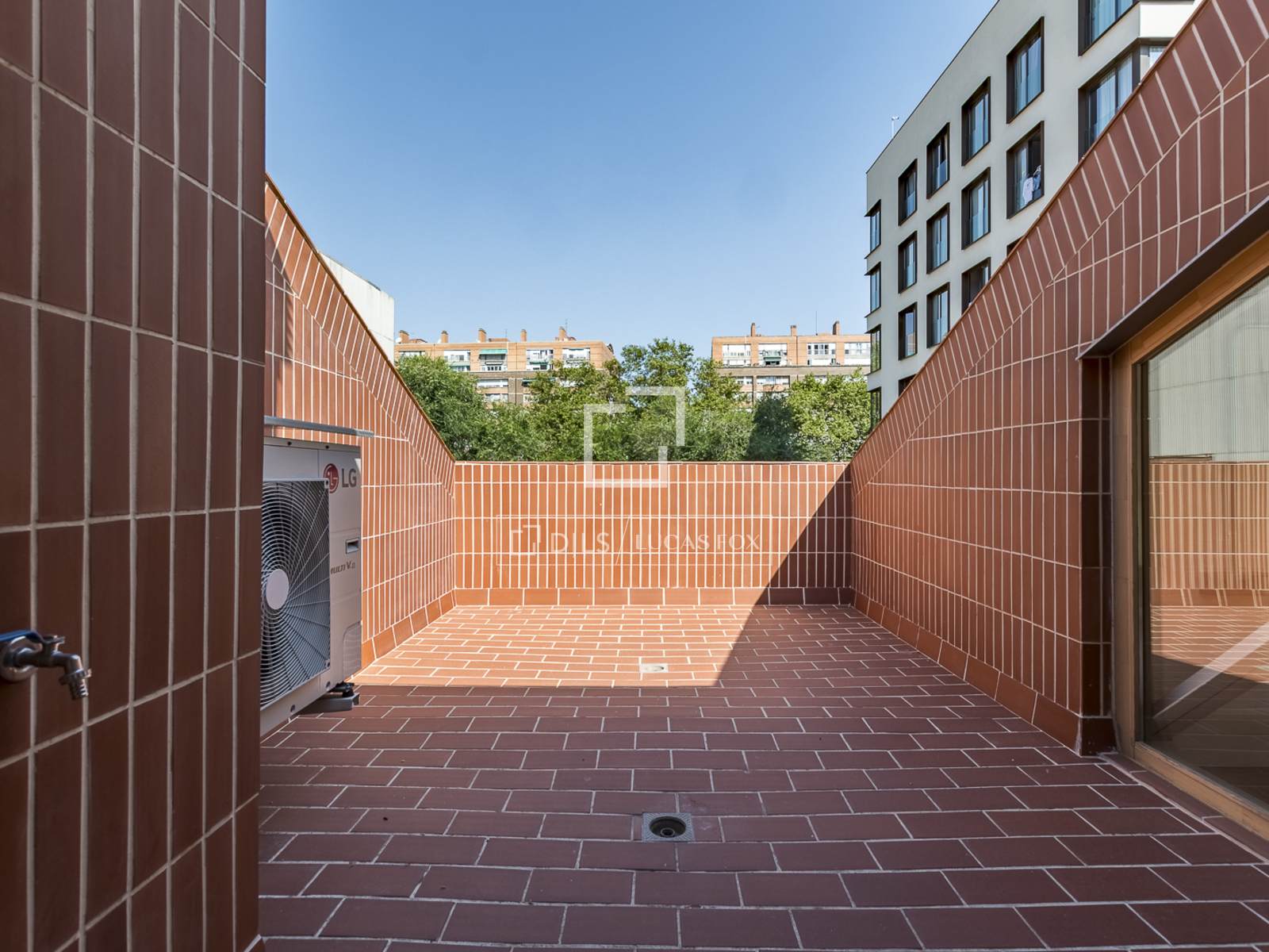 Apartamento en Barcelona, España 2 dormitorios, 188 m2 No. 150880