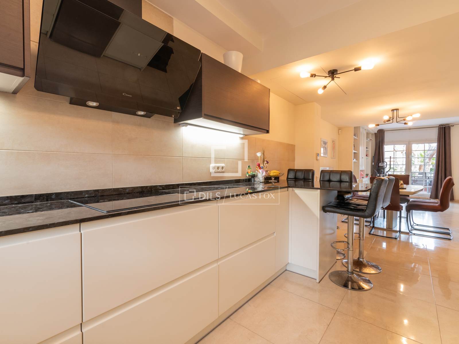 Huvila Gava, Barcelona, Espanja 5 makuuhuonetta, 292 m2 No. 150878