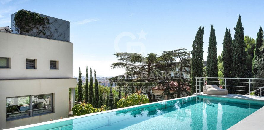 Hus i Barcelona, Spanien 6 sovrum, 690 kvm. Nr. 160390