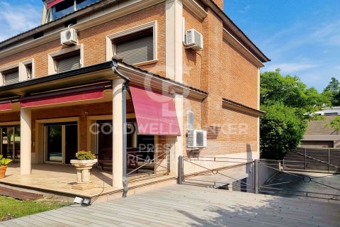 Продажа дома в Эсплугес-де-Льобрегат, Барселона, Испания 5 спален, 465м2 №160392 - фото 22