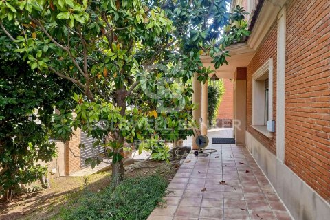 Продажа дома в Эсплугес-де-Льобрегат, Барселона, Испания 5 спален, 465м2 №160392 - фото 16