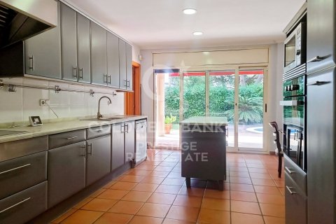 Dom w Esplugues de Llobregat, Barcelona, Hiszpania 5 sypialni, 465 mkw. nr 160392 – zdjęcie 11