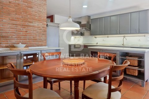 Продажа дома в Эсплугес-де-Льобрегат, Барселона, Испания 5 спален, 465м2 №160392 - фото 9