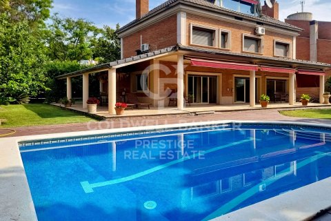 Hus i Esplugues de Llobregat, Barcelona, Spanien 5 sovrum, 465 kvm. Nr. 160392