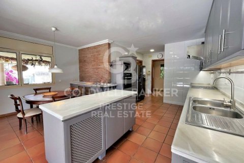 Dom w Esplugues de Llobregat, Barcelona, Hiszpania 5 sypialni, 465 mkw. nr 160392 – zdjęcie 9