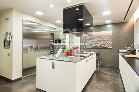 Huoneisto myytävänä Barcelona, Espanja, 5 makuuhuonetta, 500 m2 No. 160396 - kuva 9