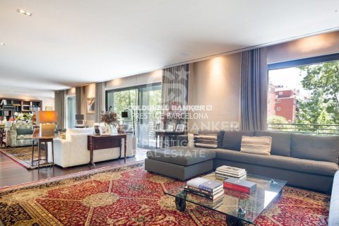 Huoneisto myytävänä Barcelona, Espanja, 5 makuuhuonetta, 500 m2 No. 160396 - kuva 4