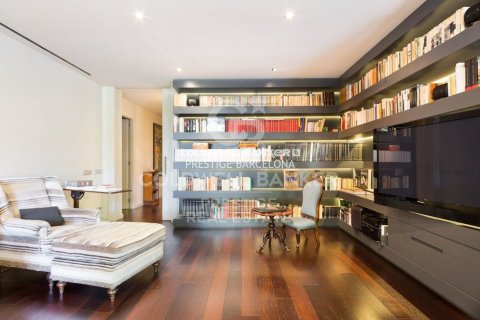 Huoneisto myytävänä Barcelona, Espanja, 5 makuuhuonetta, 500 m2 No. 160396 - kuva 5