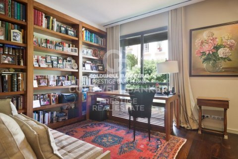 Huoneisto myytävänä Barcelona, Espanja, 5 makuuhuonetta, 500 m2 No. 160396 - kuva 14