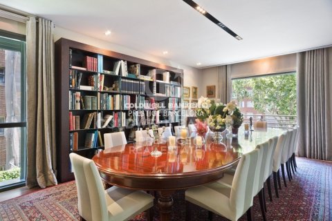 Huoneisto myytävänä Barcelona, Espanja, 5 makuuhuonetta, 500 m2 No. 160396 - kuva 8
