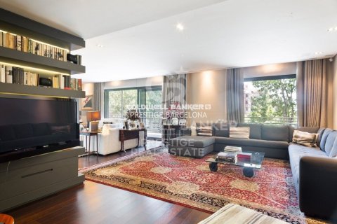 Huoneisto myytävänä Barcelona, Espanja, 5 makuuhuonetta, 500 m2 No. 160396 - kuva 2