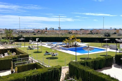 Huoneisto myytävänä Cabo Roig, Alicante, Espanja, 2 makuuhuonetta, 84 m2 No. 180141 - kuva 10