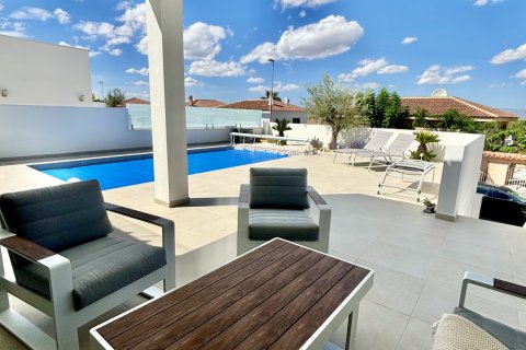 Продажа виллы в Бенихофар, Аликанте, Испания 3 спальни, 120м2 №164474 - фото 17