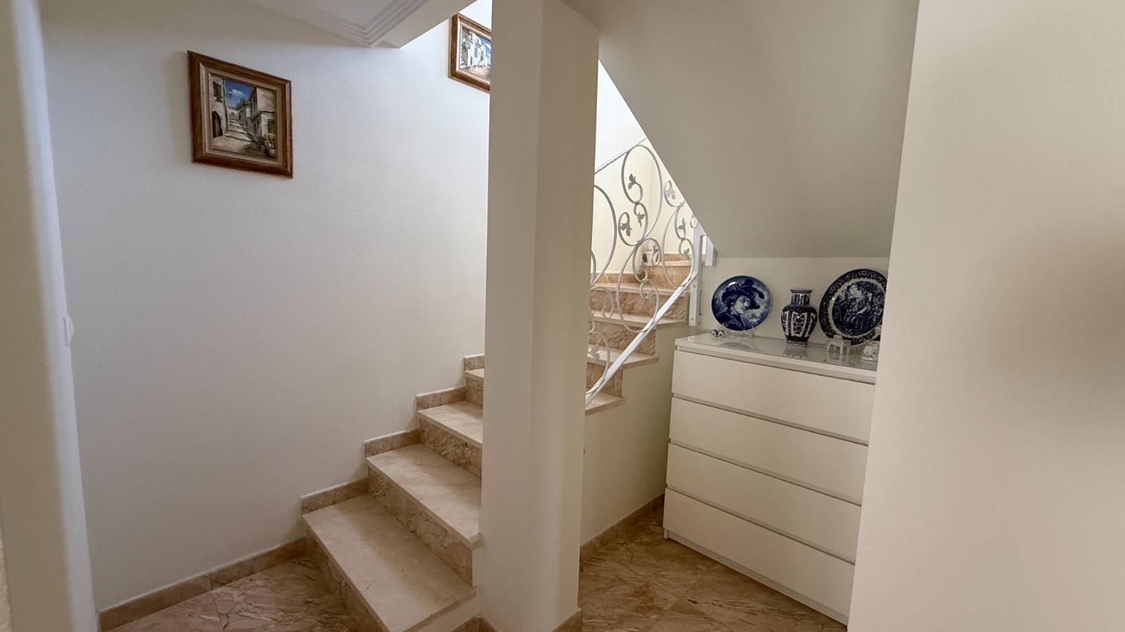 Villa i Torrevieja, Alicante, Spanien 7 sovrum, 217 kvm. Nr. 164477