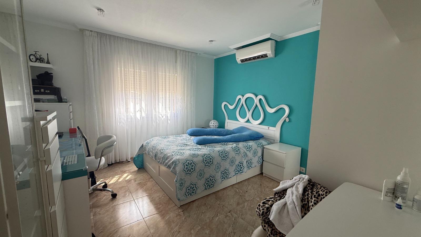Villa i Torrevieja, Alicante, Spanien 7 sovrum, 217 kvm. Nr. 164477