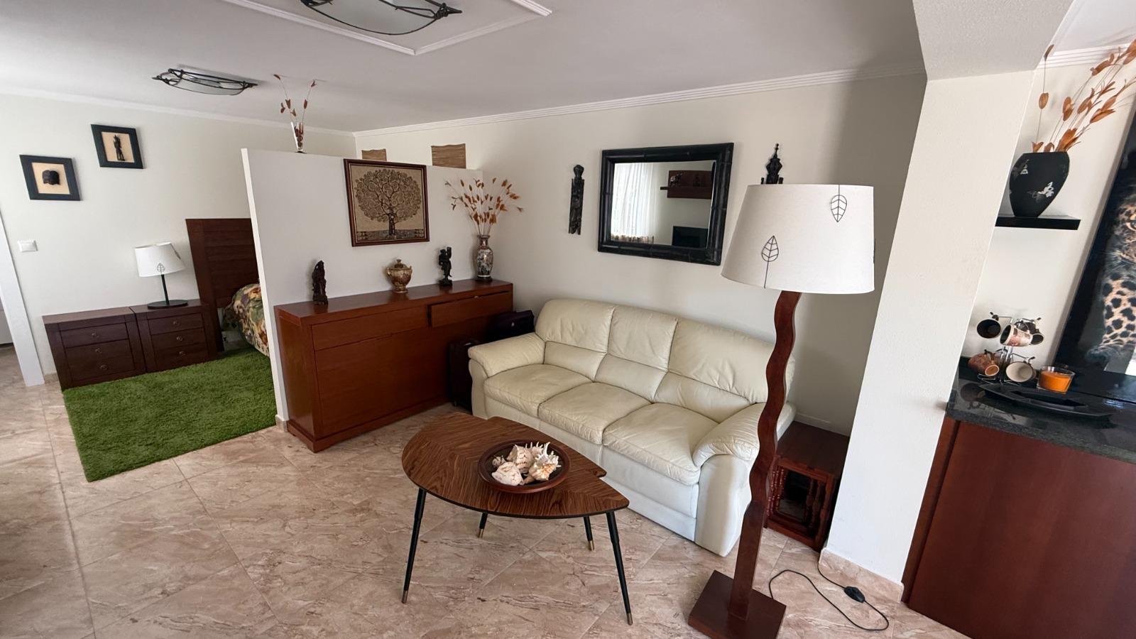 Villa i Torrevieja, Alicante, Spanien 7 sovrum, 217 kvm. Nr. 164477