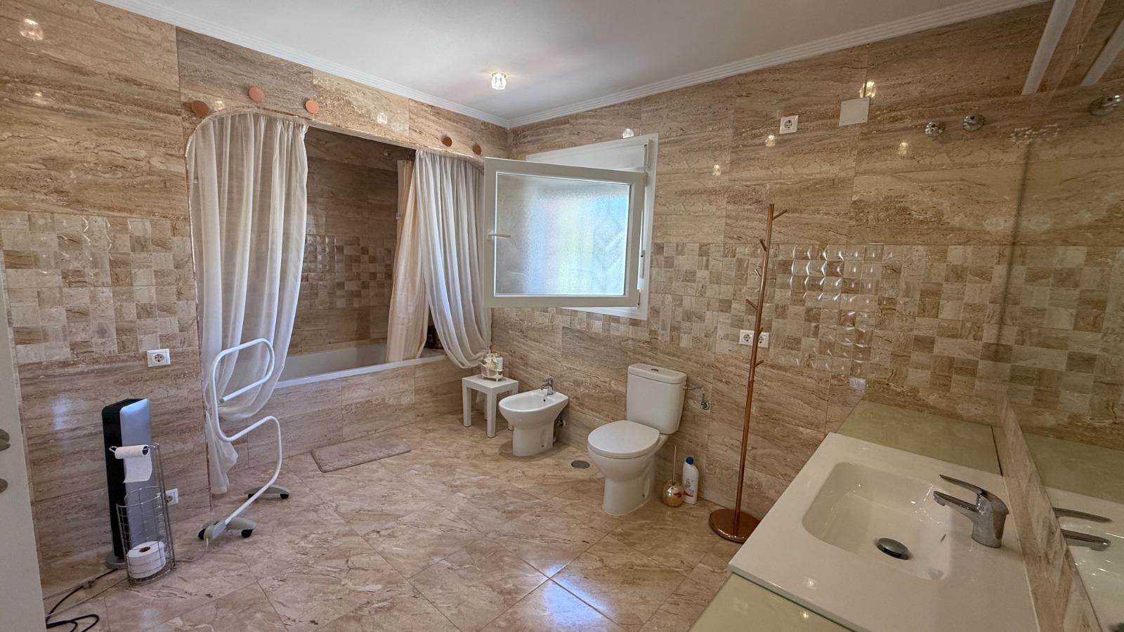 Villa i Torrevieja, Alicante, Spanien 7 sovrum, 217 kvm. Nr. 164477