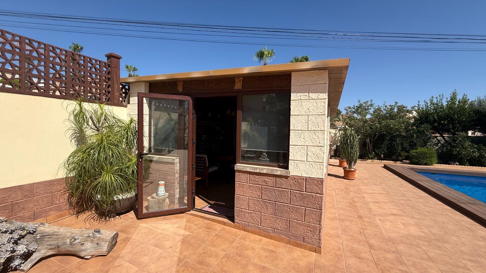 Villa i Torrevieja, Alicante, Spanien 7 sovrum, 217 kvm. Nr. 164477