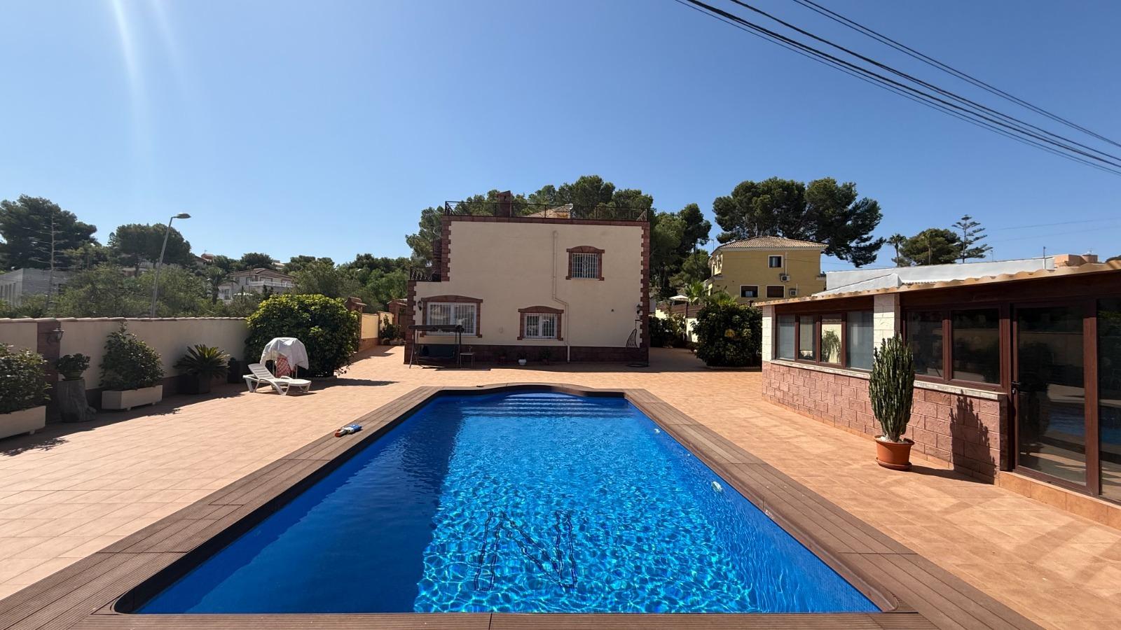 Villa i Torrevieja, Alicante, Spanien 7 sovrum, 217 kvm. Nr. 164477