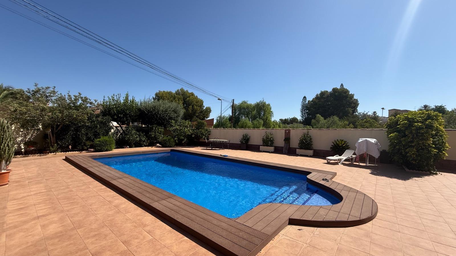 Villa i Torrevieja, Alicante, Spanien 7 sovrum, 217 kvm. Nr. 164477