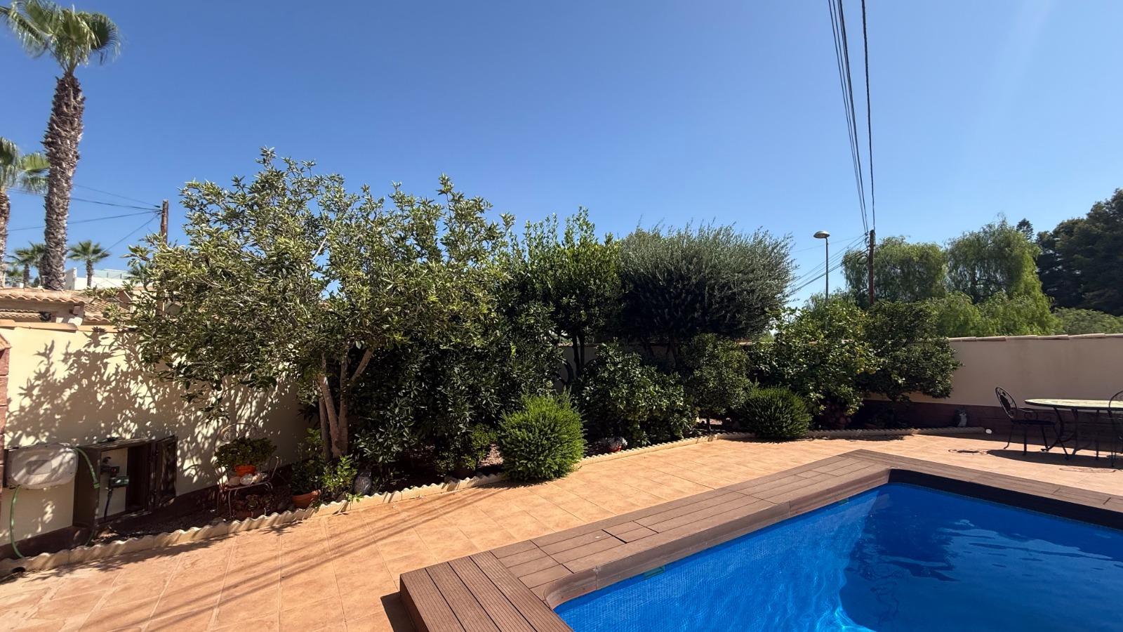 Villa i Torrevieja, Alicante, Spanien 7 sovrum, 217 kvm. Nr. 164477