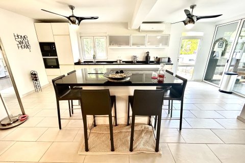 Villa till salu i Catral, Alicante, Spanien 4 sovrum, 540 kvm. Nr. 163121 - foto 8