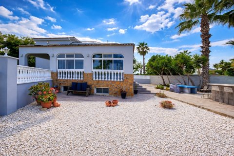 Villa till salu i Catral, Alicante, Spanien 4 sovrum, 540 kvm. Nr. 163121 - foto 3