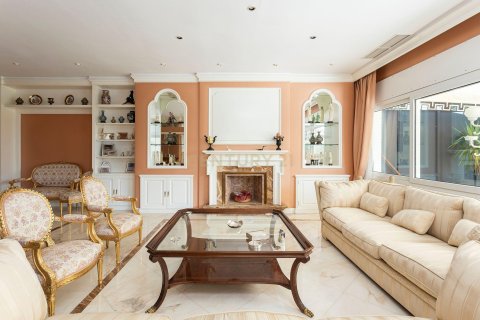 House for sale in Barcelona, Spain 6 bedrooms, 695 sq.m. No. 167073 - photo 25