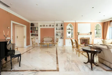 House for sale in Barcelona, Spain 6 bedrooms, 695 sq.m. No. 167073 - photo 26
