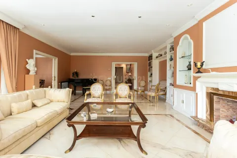 House for sale in Barcelona, Spain 6 bedrooms, 695 sq.m. No. 167073 - photo 24