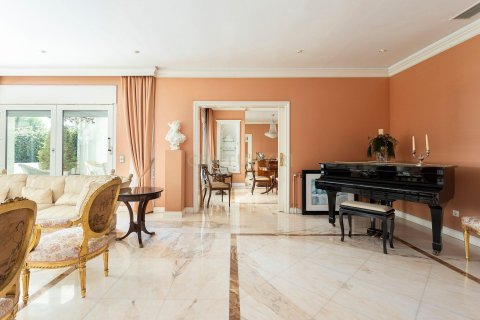 House for sale in Barcelona, Spain 6 bedrooms, 695 sq.m. No. 167073 - photo 30