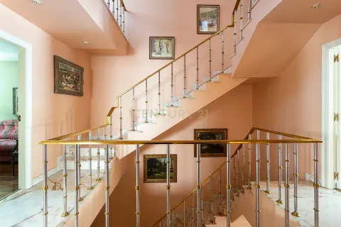 House for sale in Barcelona, Spain 6 bedrooms, 695 sq.m. No. 167073 - photo 21