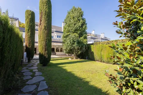 House for sale in Barcelona, Spain 6 bedrooms, 695 sq.m. No. 167073 - photo 8