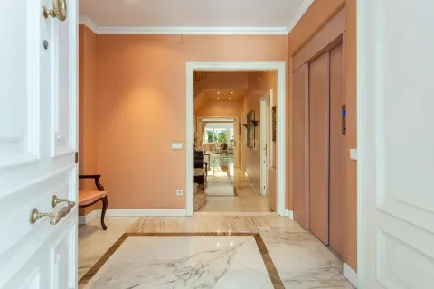 House for sale in Barcelona, Spain 6 bedrooms, 695 sq.m. No. 167073 - photo 27