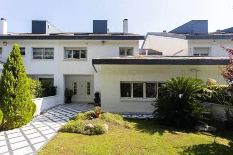 House for sale in Barcelona, Spain 6 bedrooms, 695 sq.m. No. 167073 - photo 5