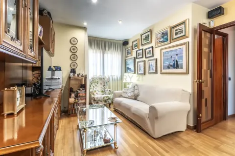 Liikekiinteistö myytävänä Martorell, Barcelona, Espanja, 4 makuuhuonetta, 259 m2 No. 167075 - kuva 8