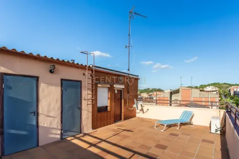 Liikekiinteistö myytävänä Martorell, Barcelona, Espanja, 4 makuuhuonetta, 259 m2 No. 167075 - kuva 3
