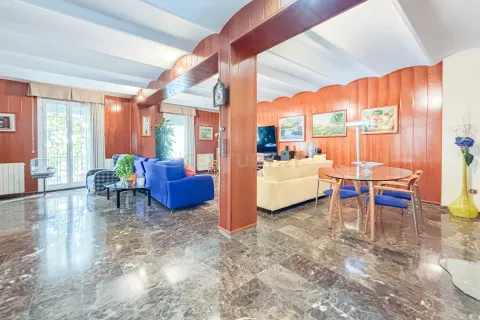 House for sale in Premia De Mar, Barcelona, Spain 5 bedrooms, 310 sq.m. No. 167077 - photo 9