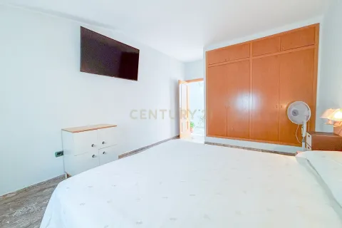 House for sale in Premia De Mar, Barcelona, Spain 5 bedrooms, 310 sq.m. No. 167077 - photo 16