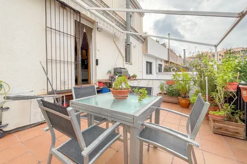 House for sale in Premia De Mar, Barcelona, Spain 5 bedrooms, 310 sq.m. No. 167077 - photo 2