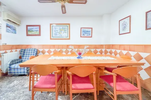 House for sale in Premia De Mar, Barcelona, Spain 5 bedrooms, 310 sq.m. No. 167077 - photo 6