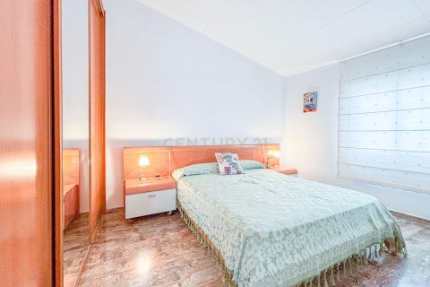 House for sale in Premia De Mar, Barcelona, Spain 5 bedrooms, 310 sq.m. No. 167077 - photo 30