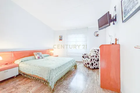 House for sale in Premia De Mar, Barcelona, Spain 5 bedrooms, 310 sq.m. No. 167077 - photo 29